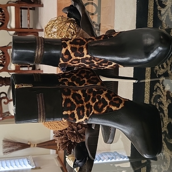 MICHAEL KORS HAYA BOOTIE - Picture 4 of 10